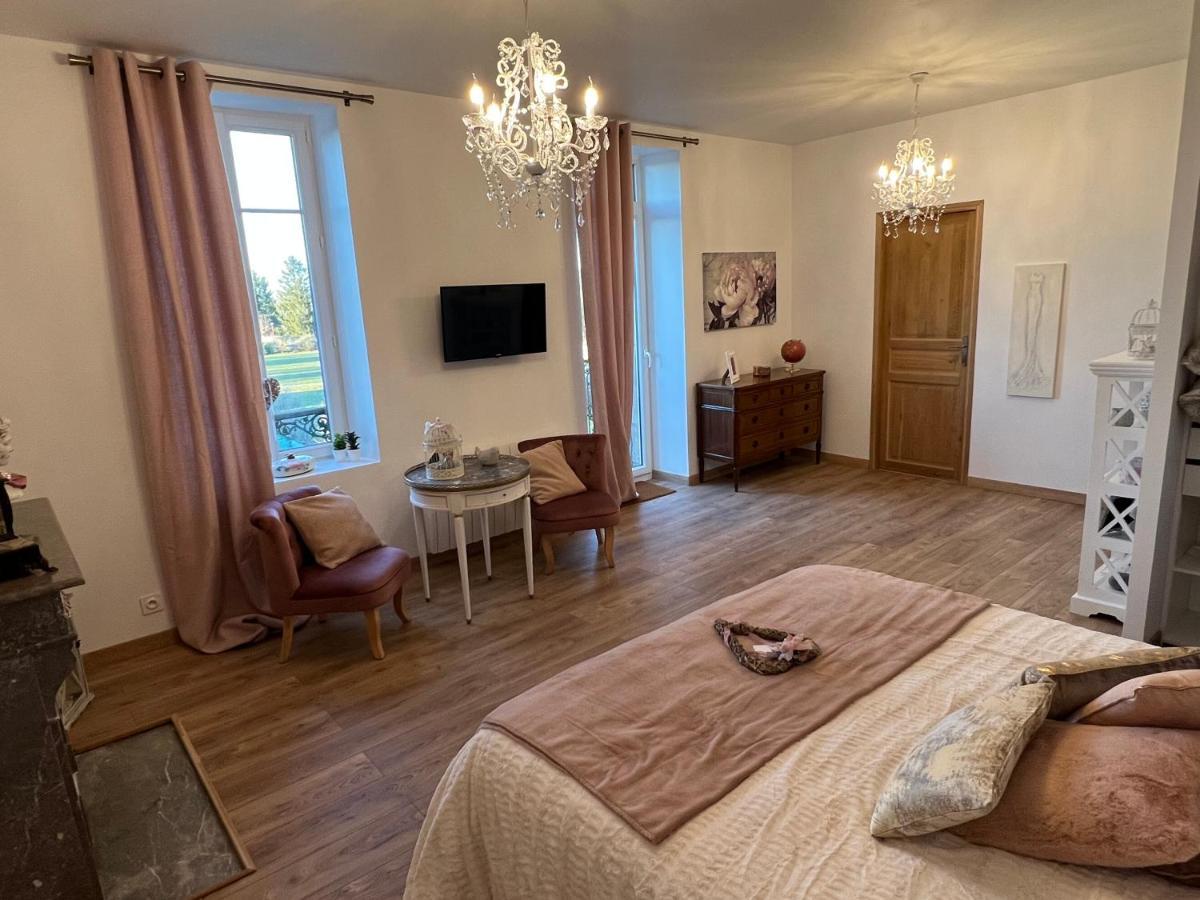 Chateau Segot Neuilly-le-Real ภายนอก รูปภาพ