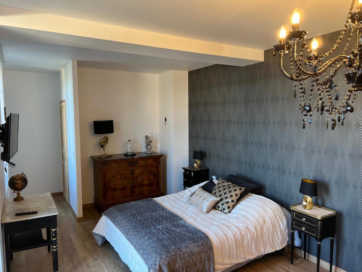 Chateau Segot Neuilly-le-Real ภายนอก รูปภาพ