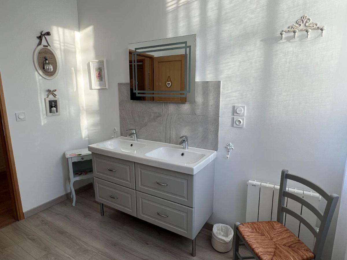 Chateau Segot Neuilly-le-Real ภายนอก รูปภาพ