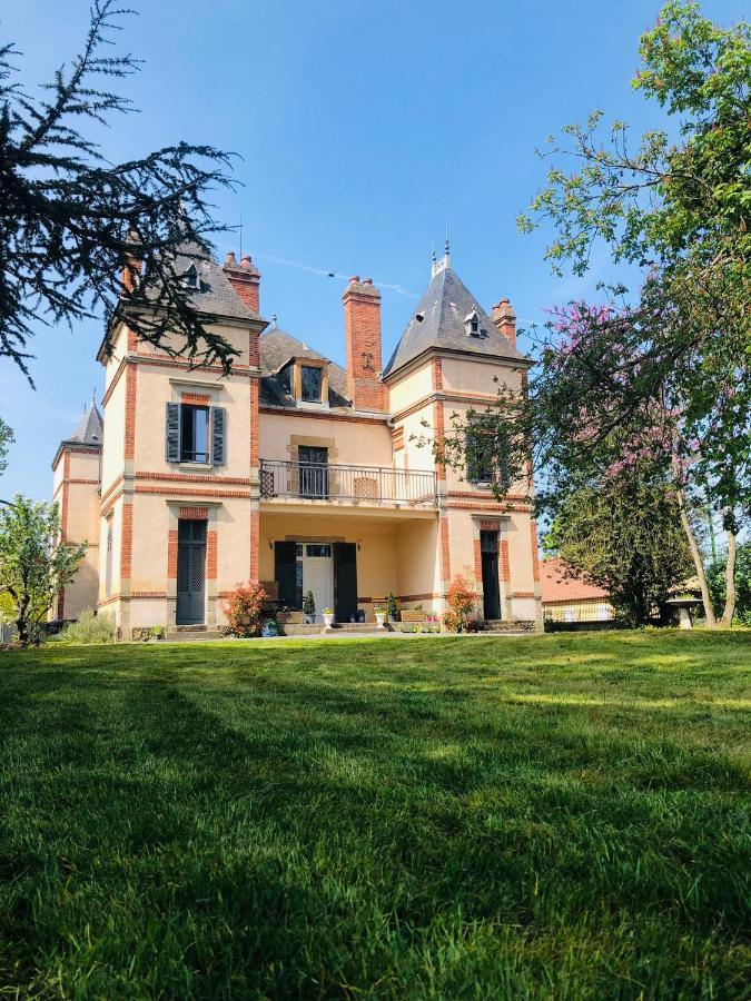 Chateau Segot Neuilly-le-Real ภายนอก รูปภาพ