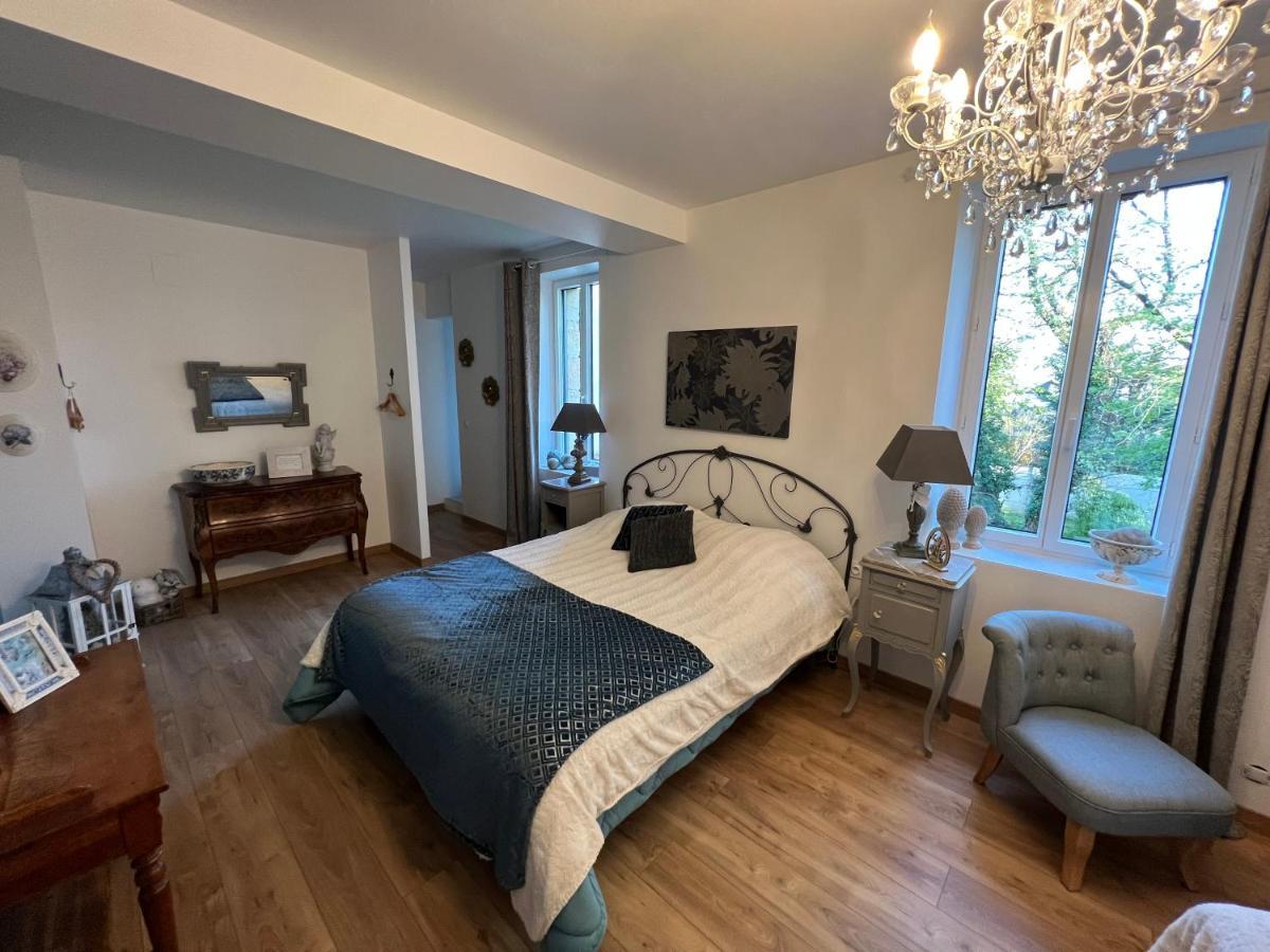 Chateau Segot Neuilly-le-Real ภายนอก รูปภาพ