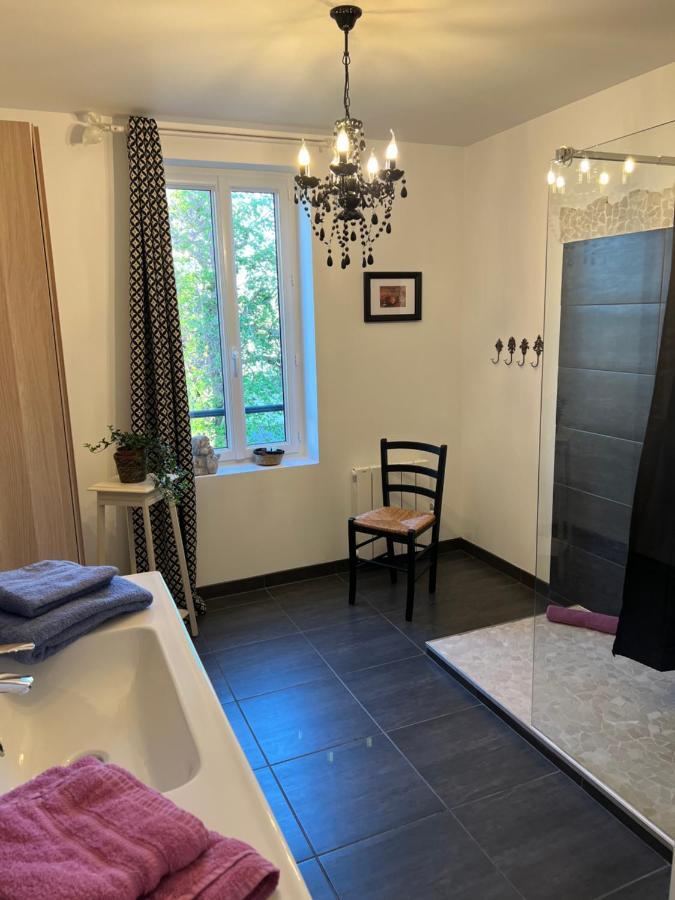Chateau Segot Neuilly-le-Real ภายนอก รูปภาพ