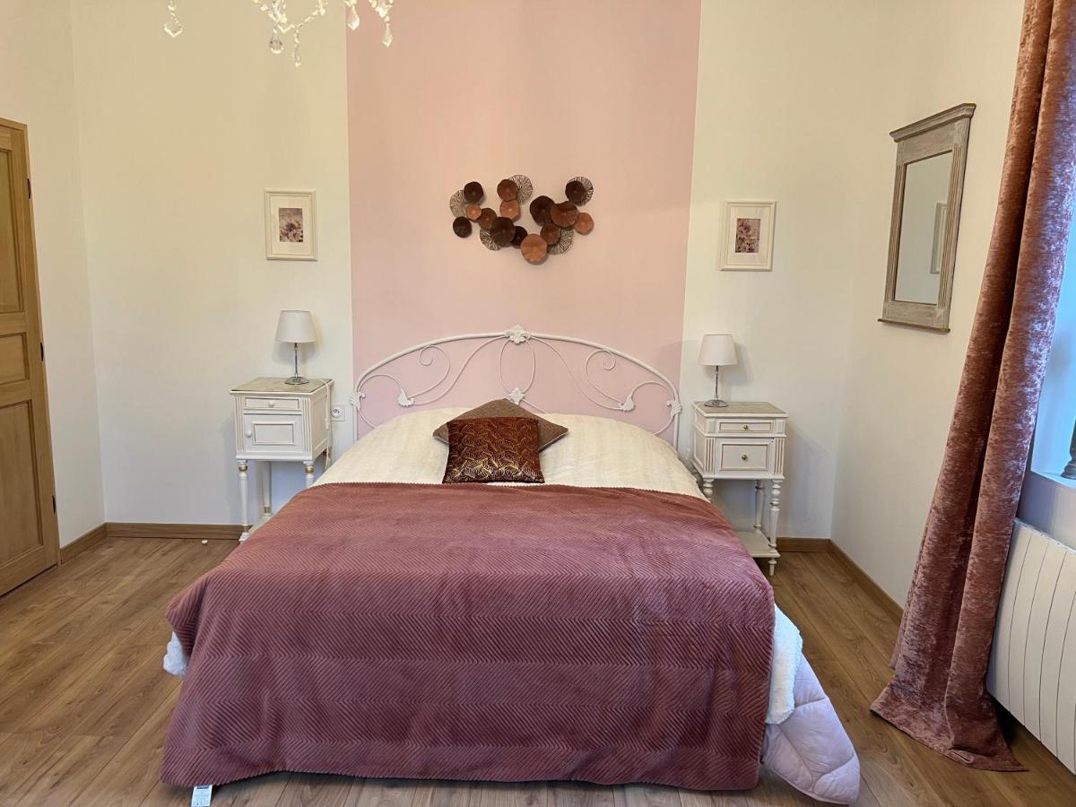 Chateau Segot Neuilly-le-Real ภายนอก รูปภาพ