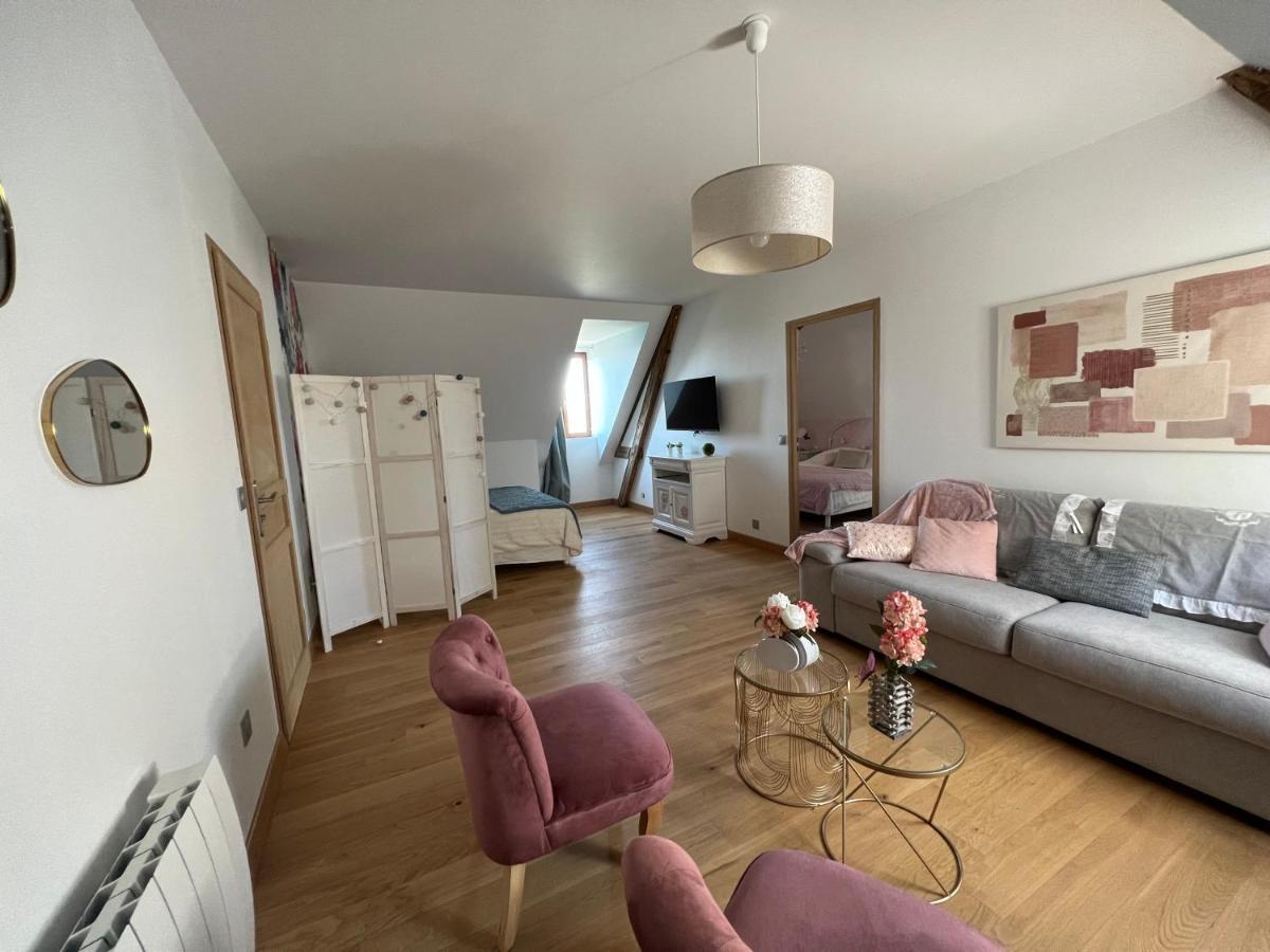 Chateau Segot Neuilly-le-Real ภายนอก รูปภาพ