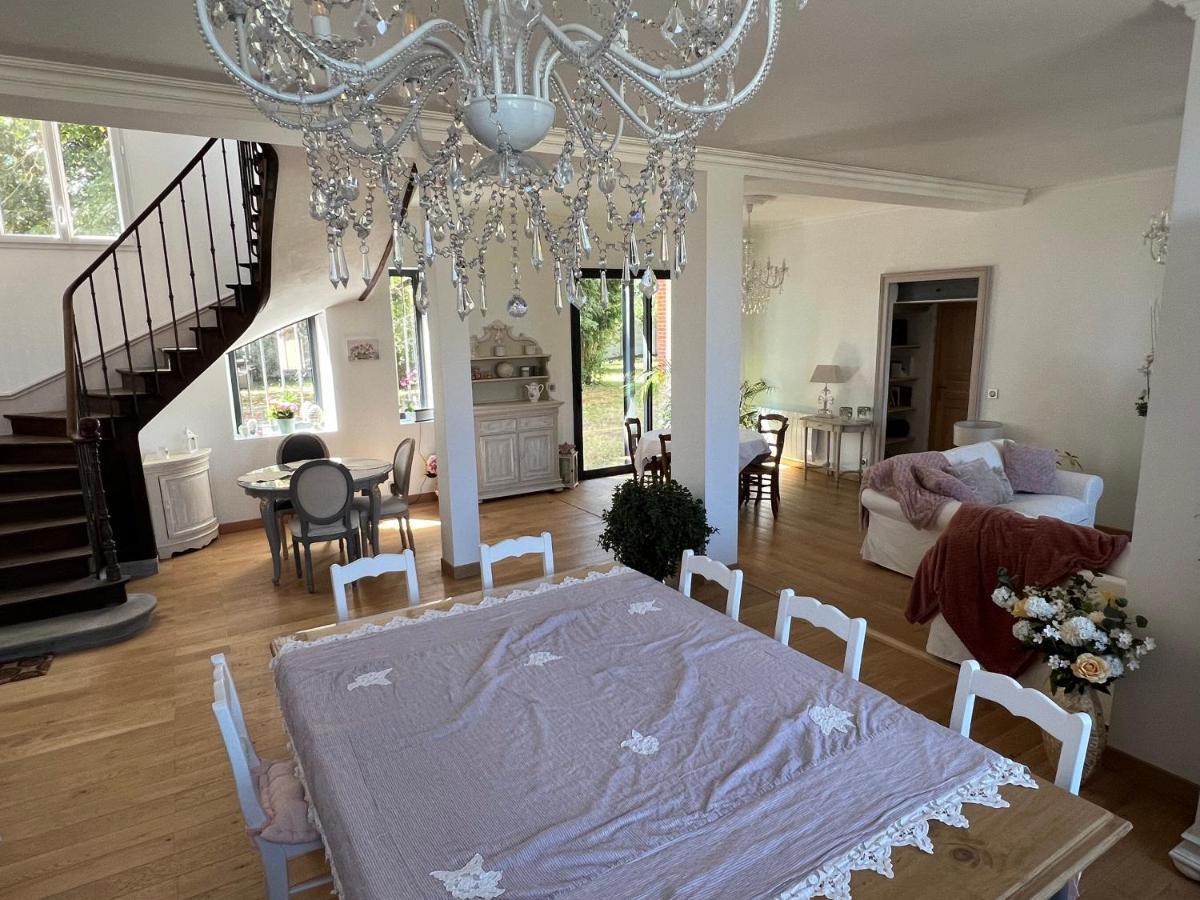 Chateau Segot Neuilly-le-Real ภายนอก รูปภาพ