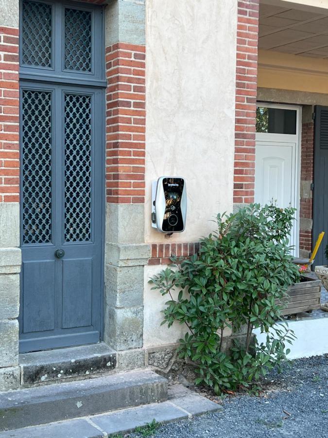Chateau Segot Neuilly-le-Real ภายนอก รูปภาพ